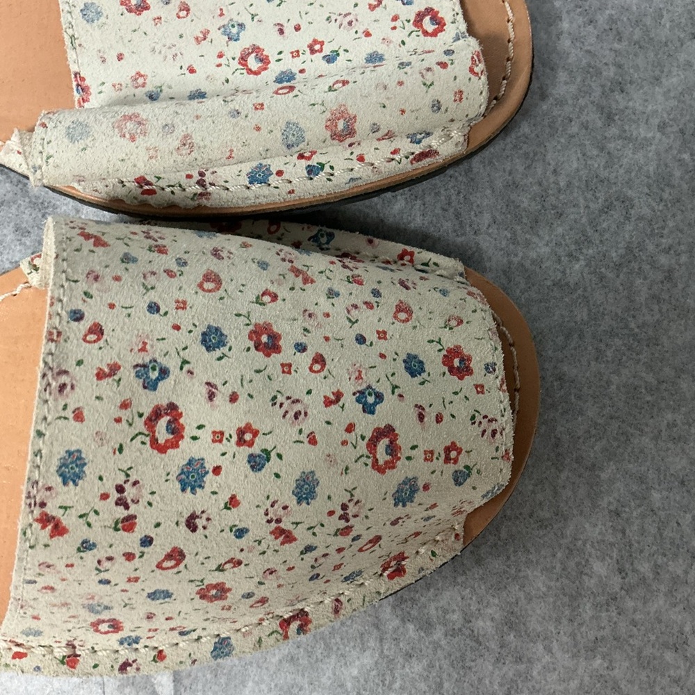 Jeffrey Campbell Cream Floral leather  Sandals, flats, Cottagecore , Boho, - Picture 4 of 4